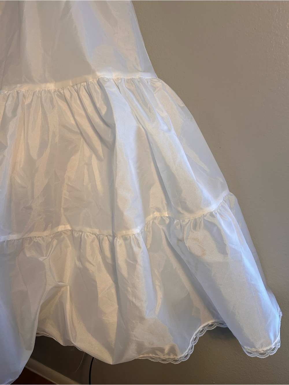 David’s Bridal White high wasted crinoline in Sz 6. - Picture 3 of 15